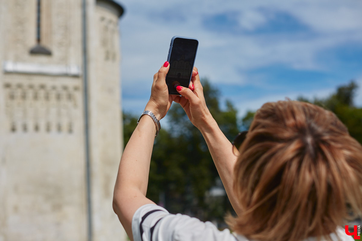 Туристы могут подметить в городе то, что не замечают местные жители. Первые впечатления, конечно, бывают ошибочными, но атмосферу гости считывают с первых минут. Что же они думают о Владимире? «Ключ-Медиа» задал этот вопрос приезжим, гуляющим в центре 