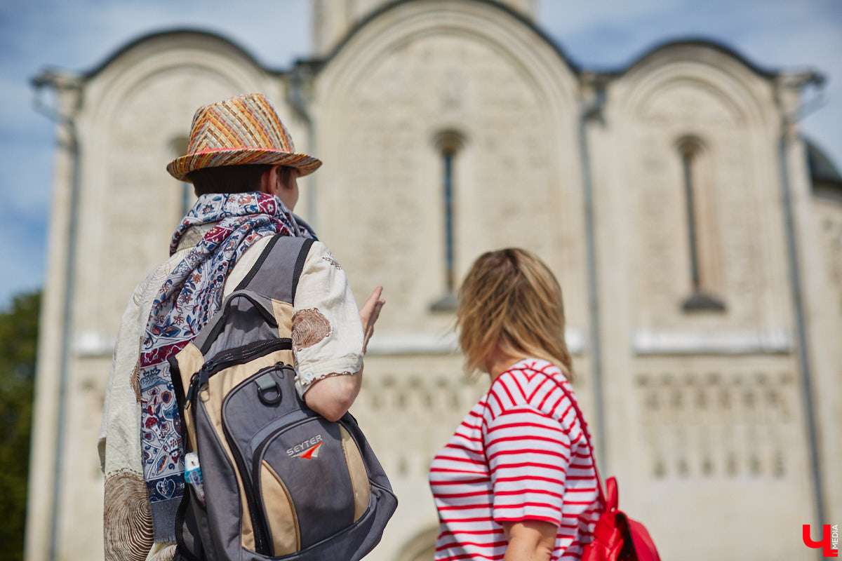 Туристы могут подметить в городе то, что не замечают местные жители. Первые впечатления, конечно, бывают ошибочными, но атмосферу гости считывают с первых минут. Что же они думают о Владимире? «Ключ-Медиа» задал этот вопрос приезжим, гуляющим в центре 