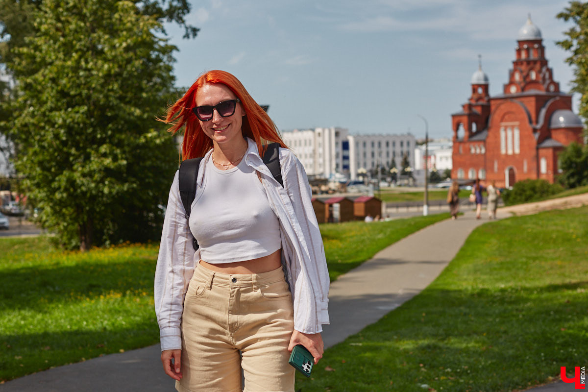Туристы могут подметить в городе то, что не замечают местные жители. Первые впечатления, конечно, бывают ошибочными, но атмосферу гости считывают с первых минут. Что же они думают о Владимире? «Ключ-Медиа» задал этот вопрос приезжим, гуляющим в центре 