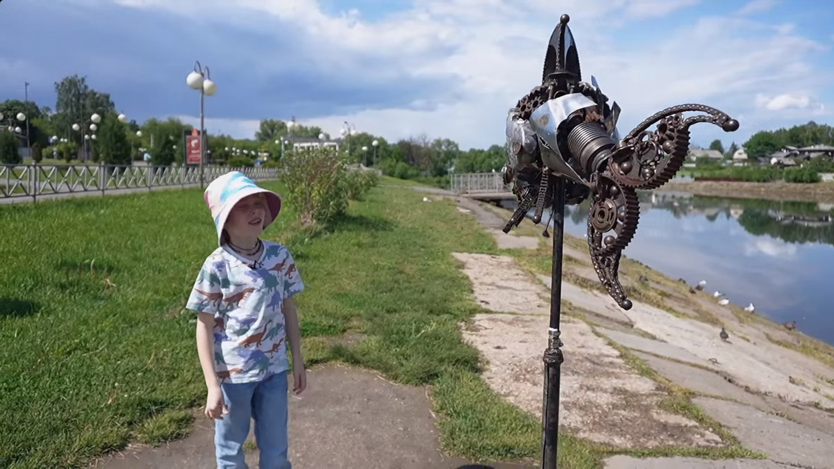 Небольшие города Владимирской области все чаще привлекают не только туристов, но и различные съемочные группы. На этот раз Александров и Юрьев-Польский посетила известная телеведущая Тутта Ларсен вместе с семьей. Путешествие на машине заняло один день и легло в основу очередной серии проекта «ПутеРодитель»