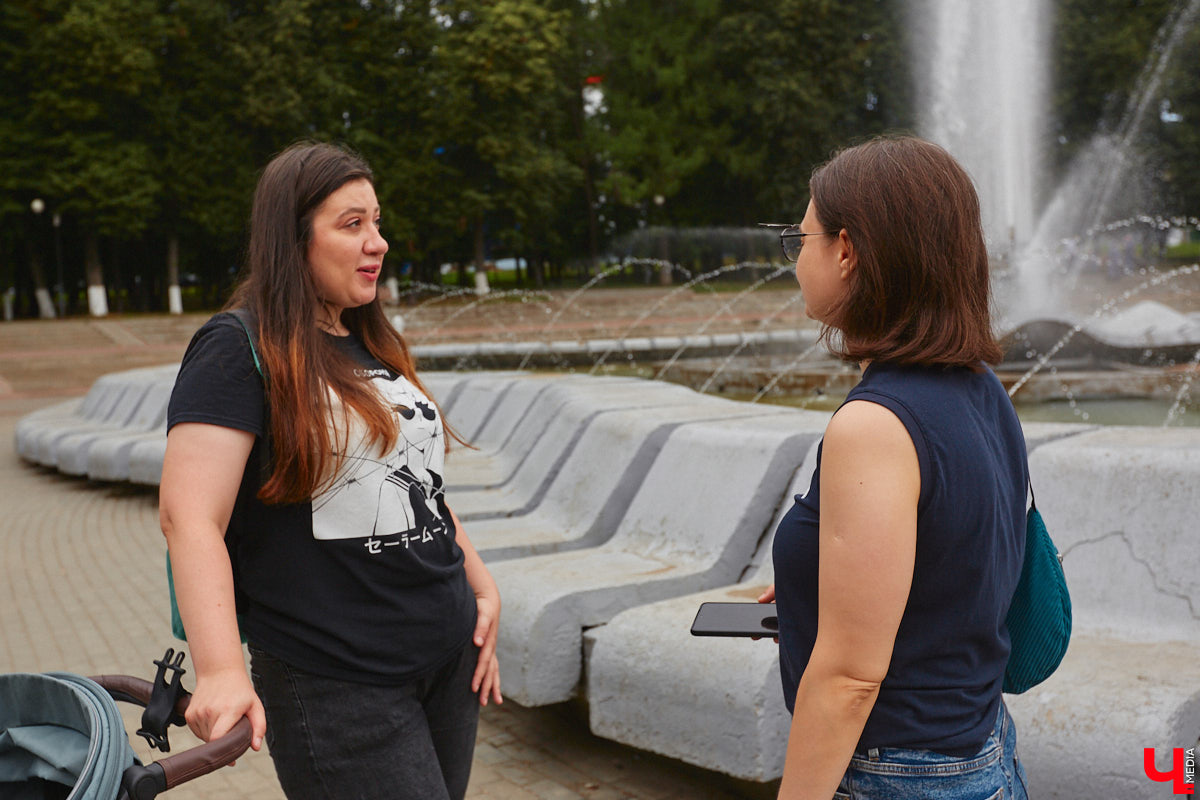 Владимирцы регулярно приезжают на Батурина: одни на рынок за продуктами, другие в Центральный парк погулять. Теперь еще и новый большой ТЦ появился. Но если свернуть от него вправо, то можно попасть в настоящий спальный район с массой интересных фишек. «Ключ-Медиа» узнал о них от жительницы улицы Михайловской, с которой совершил познавательный променад