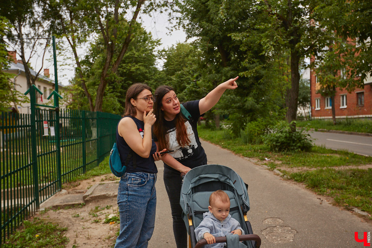 Владимирцы регулярно приезжают на Батурина: одни на рынок за продуктами, другие в Центральный парк погулять. Теперь еще и новый большой ТЦ появился. Но если свернуть от него вправо, то можно попасть в настоящий спальный район с массой интересных фишек. «Ключ-Медиа» узнал о них от жительницы улицы Михайловской, с которой совершил познавательный променад