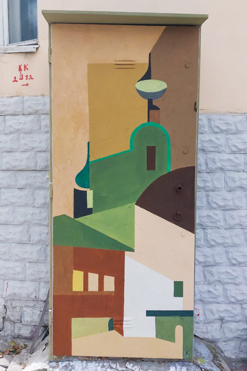 Серые пятна в виде коммуникационных шкафов не добавляют городу лоска. Но художники нашли решение. Невзрачный фасад стал для них холстом. В этом году благодаря фестивалю «Загфест33» Владимир пополнился яркими акцентами, а на прямоугольных корпусах появились картины. Какие? Смотрите в нашем фотообзоре