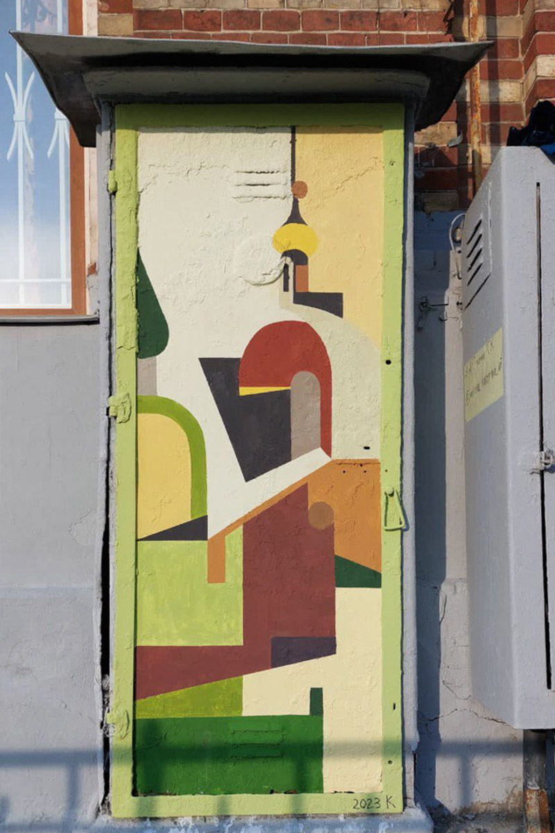 Серые пятна в виде коммуникационных шкафов не добавляют городу лоска. Но художники нашли решение. Невзрачный фасад стал для них холстом. В этом году благодаря фестивалю «Загфест33» Владимир пополнился яркими акцентами, а на прямоугольных корпусах появились картины. Какие? Смотрите в нашем фотообзоре