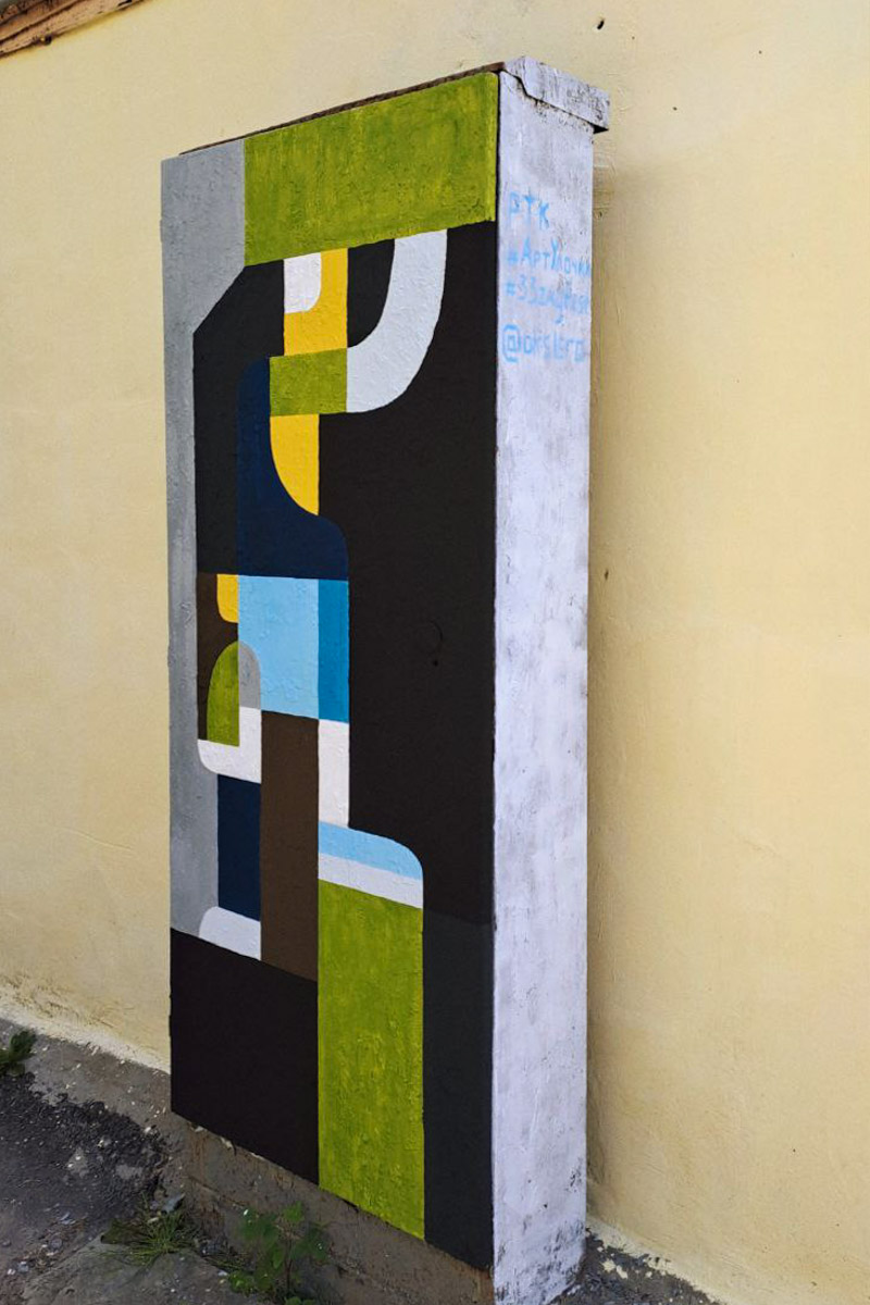 Серые пятна в виде коммуникационных шкафов не добавляют городу лоска. Но художники нашли решение. Невзрачный фасад стал для них холстом. В этом году благодаря фестивалю «Загфест33» Владимир пополнился яркими акцентами, а на прямоугольных корпусах появились картины. Какие? Смотрите в нашем фотообзоре