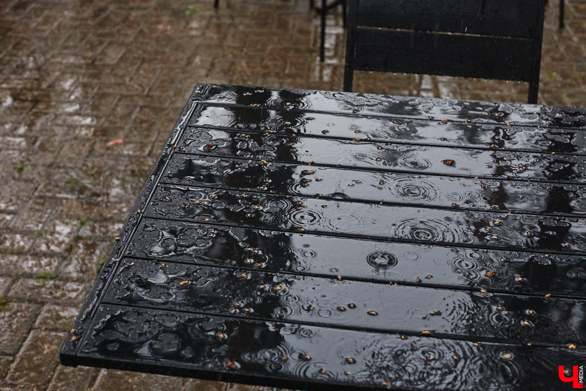 Август, вернись, я все прощу! Так и хочется закричать это вслед уходящему сезону. Месяц смилостивился и подарил нам несколько жарких денечков, но осень решила вступить в свои права раньше положенного срока. Что же прогнозируют синоптики на ближайшие будни и последние выходные и так не слишком удачного лета?