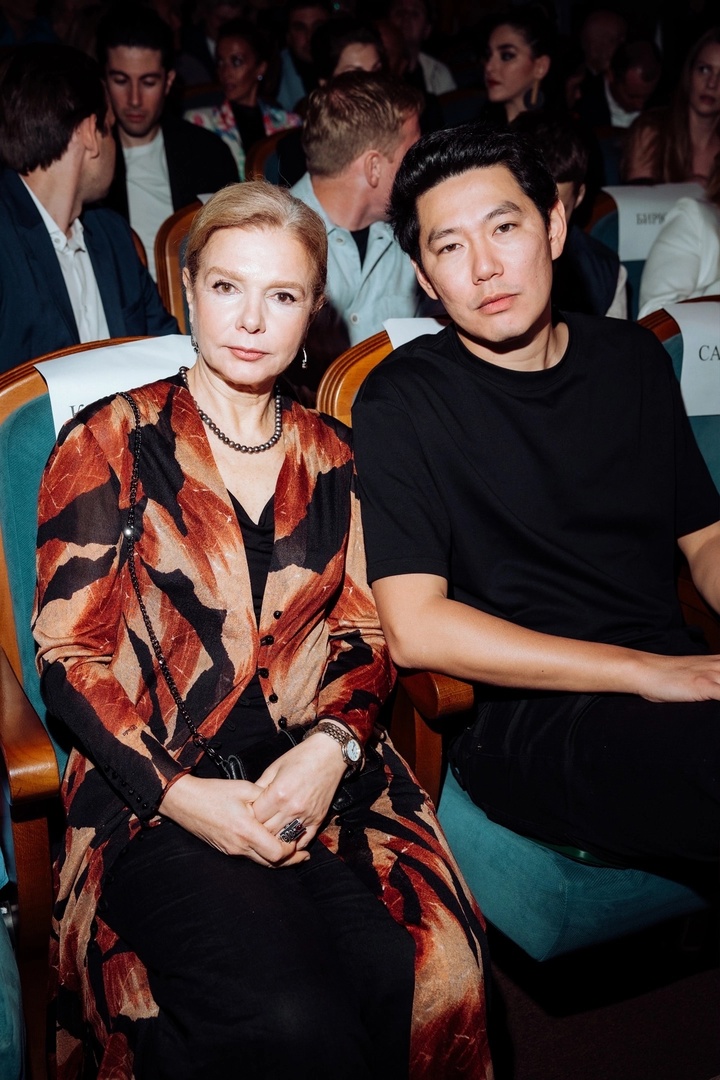 Визажист из Владимира Александра Янкина смогла дотянуться до звезд. В прямом смысле слова. Этим летом девушка успела поработать на двух крупных фестивалях и сделать мейкап отечественным селебрити, в числе которых оказались актрисы Анна Снаткина и Елена Бирюкова. Подробностями своего бьюти-опыта она поделилась с нами.