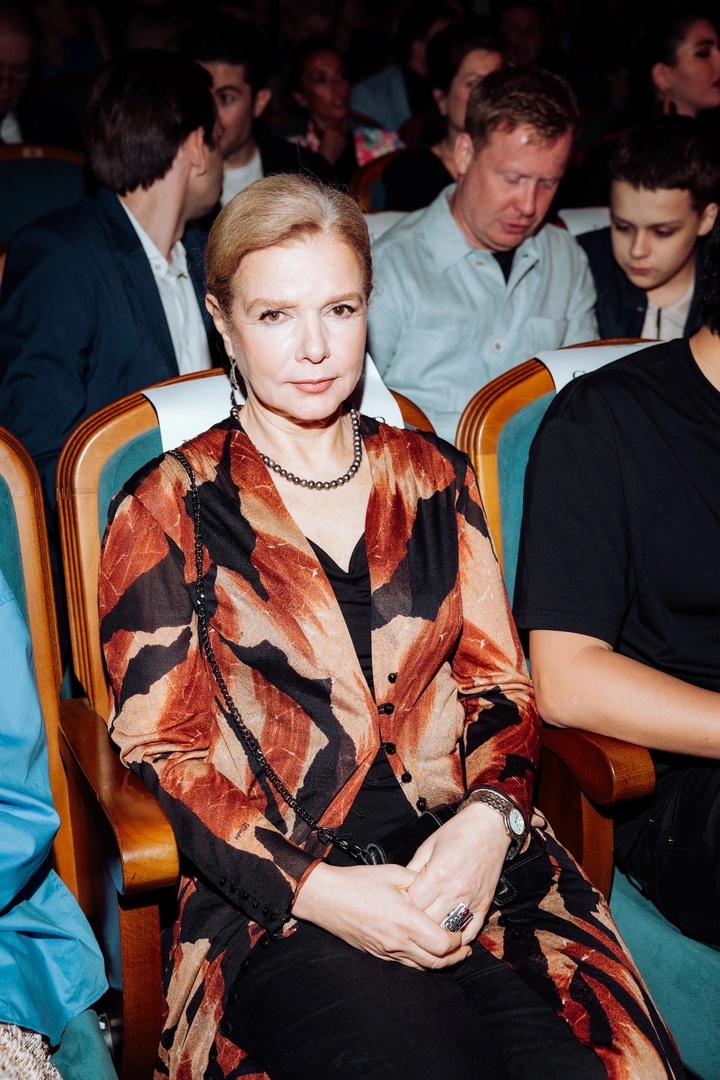 Визажист из Владимира Александра Янкина смогла дотянуться до звезд. В прямом смысле слова. Этим летом девушка успела поработать на двух крупных фестивалях и сделать мейкап отечественным селебрити, в числе которых оказались актрисы Анна Снаткина и Елена Бирюкова. Подробностями своего бьюти-опыта она поделилась с нами.