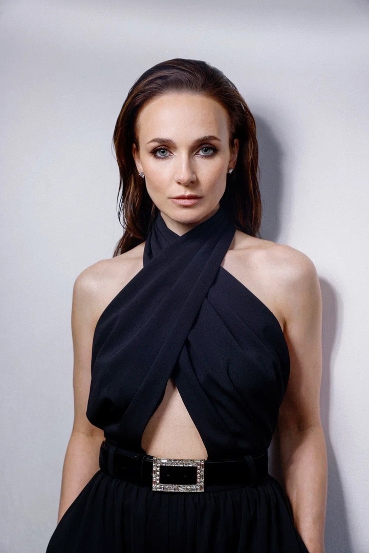 Визажист из Владимира Александра Янкина смогла дотянуться до звезд. В прямом смысле слова. Этим летом девушка успела поработать на двух крупных фестивалях и сделать мейкап отечественным селебрити, в числе которых оказались актрисы Анна Снаткина и Елена Бирюкова. Подробностями своего бьюти-опыта она поделилась с нами.