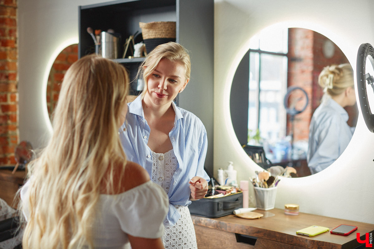 Визажист из Владимира Александра Янкина смогла дотянуться до звезд. В прямом смысле слова. Этим летом девушка успела поработать на двух крупных фестивалях и сделать мейкап отечественным селебрити, в числе которых оказались актрисы Анна Снаткина и Елена Бирюкова. Подробностями своего бьюти-опыта она поделилась с нами.