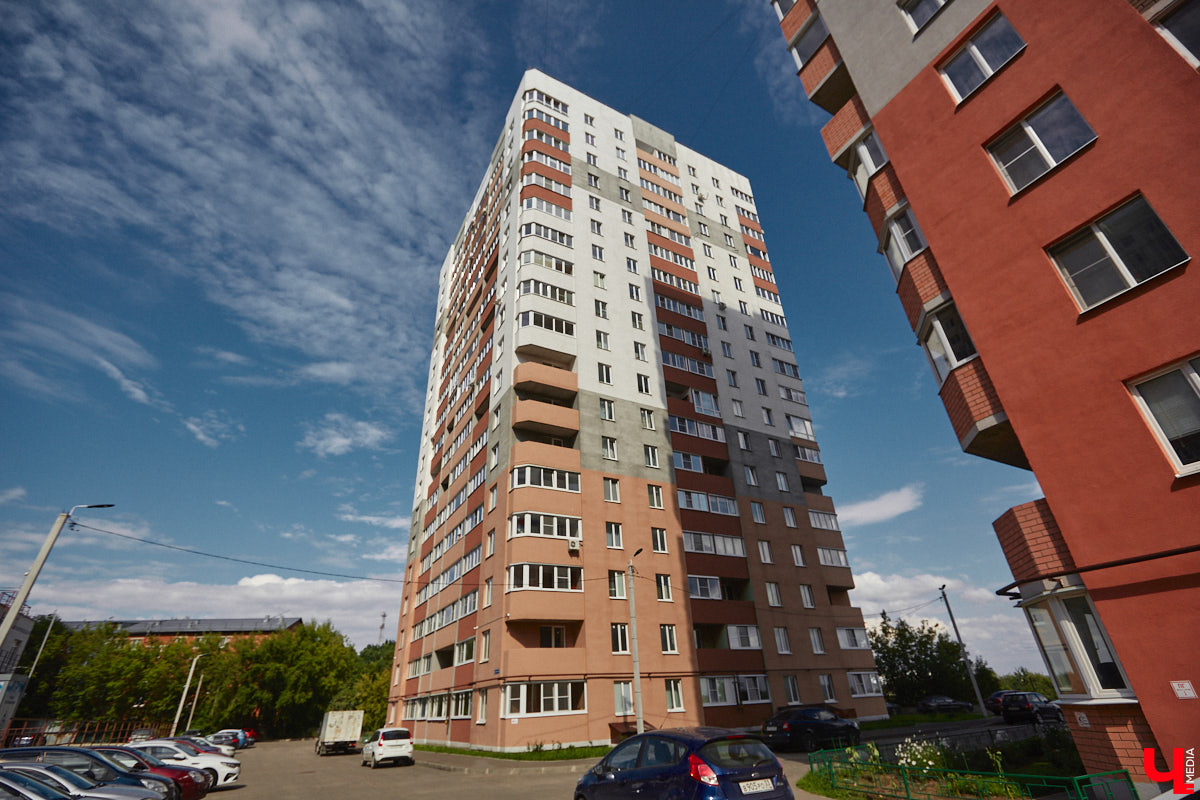 Во Владимире снова выбрали образцовые многоэтажки. Чистые территории, ровный асфальт, красивый дизайн — мимо них многие проходят со вздохом зависти. Как же выглядят лучшие дома областной столицы — 2023? Показываем в нашем фотообзоре.