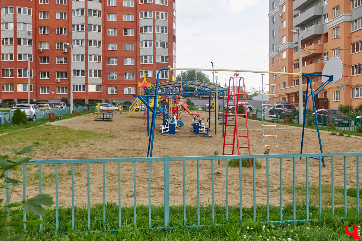 Во Владимире снова выбрали образцовые многоэтажки. Чистые территории, ровный асфальт, красивый дизайн — мимо них многие проходят со вздохом зависти. Как же выглядят лучшие дома областной столицы — 2023? Показываем в нашем фотообзоре.