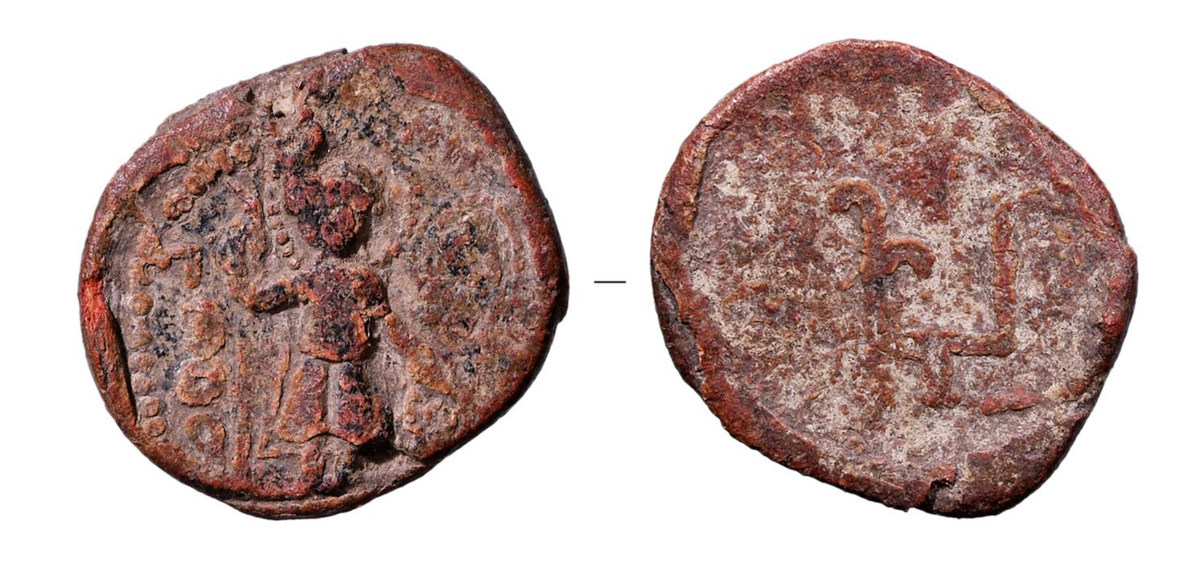 На раскопках в Суздале археологи нашли уникальные артефакты. Среди предметов, которые вызывают повышенный интерес, печать Юрия Долгорукого, торговые пломбы, женские украшения и боевой топор. Часть находок в дальнейшем можно будет увидеть в Государственном историческом музее.