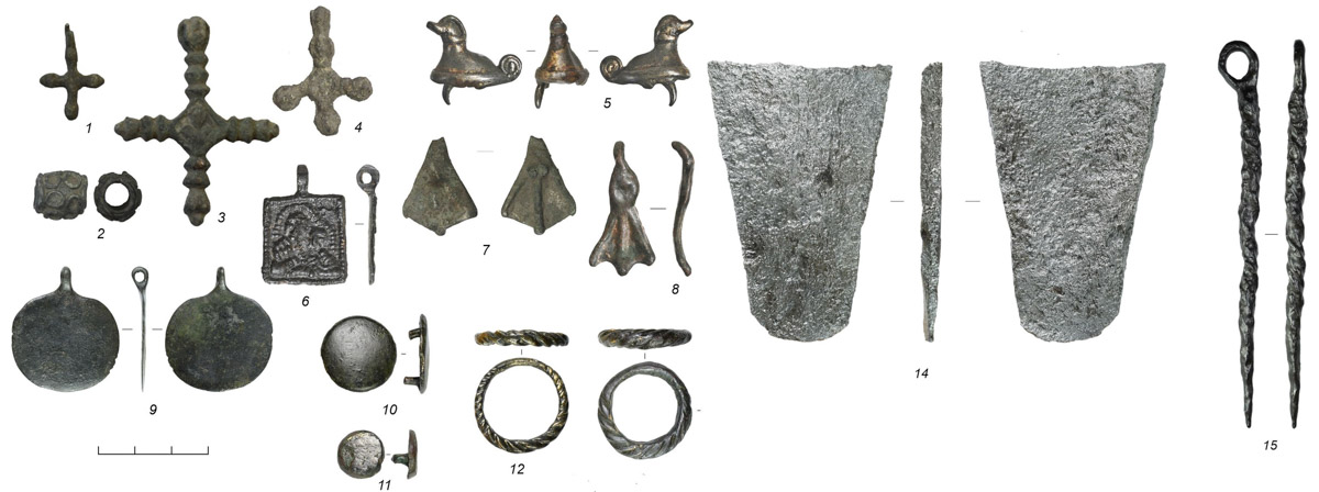 На раскопках в Суздале археологи нашли уникальные артефакты. Среди предметов, которые вызывают повышенный интерес, печать Юрия Долгорукого, торговые пломбы, женские украшения и боевой топор. Часть находок в дальнейшем можно будет увидеть в Государственном историческом музее.