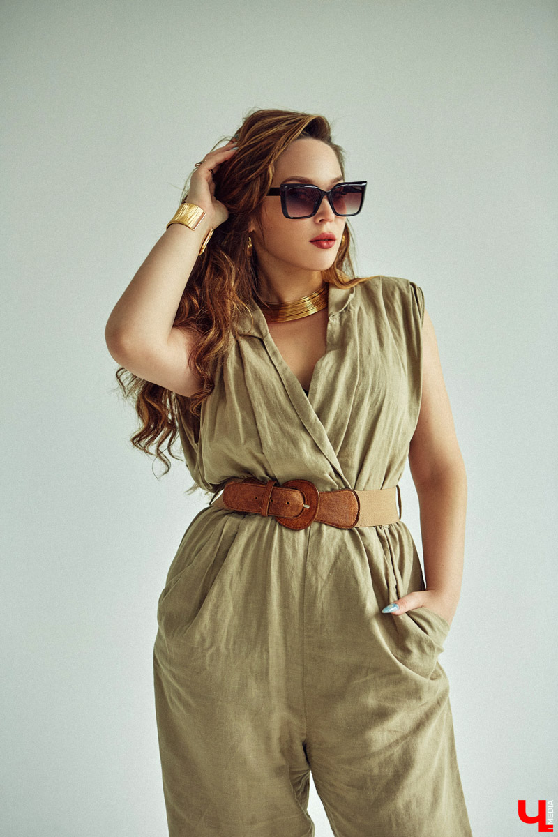 Летом любой девочке хочется быть нарядной: летящие платья, босоножки, кокетливые шляпки. И даже если сезон не задался, это не повод отказываться от стильных образов. Четыре жарких, в отличие от погоды, look`а собрала для нас владимирский фотограф Кристина Белова. И пусть август не в настроении, девушки все равно выбирают мини!