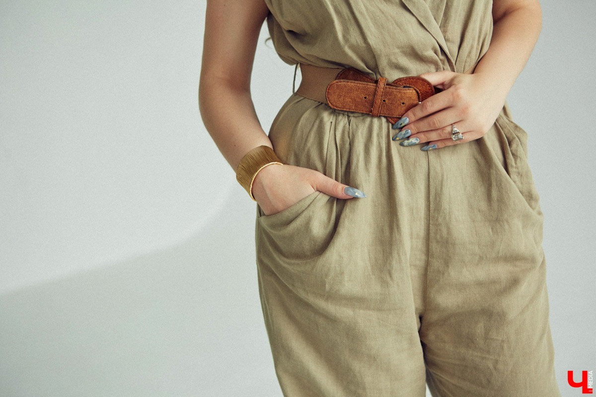 Летом любой девочке хочется быть нарядной: летящие платья, босоножки, кокетливые шляпки. И даже если сезон не задался, это не повод отказываться от стильных образов. Четыре жарких, в отличие от погоды, look`а собрала для нас владимирский фотограф Кристина Белова. И пусть август не в настроении, девушки все равно выбирают мини!