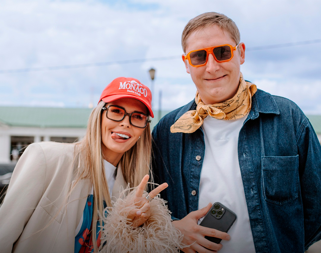 В разгар туристического сезона во Владимире и Суздале сняли сразу два новых тревел-шоу. И если ведущие одного искали в наших краях Италию, то в другом народные звезды экрана тратили деньги по типу программы «Орел и решка». Проекты получились совершенно разными, но по-своему интересными.