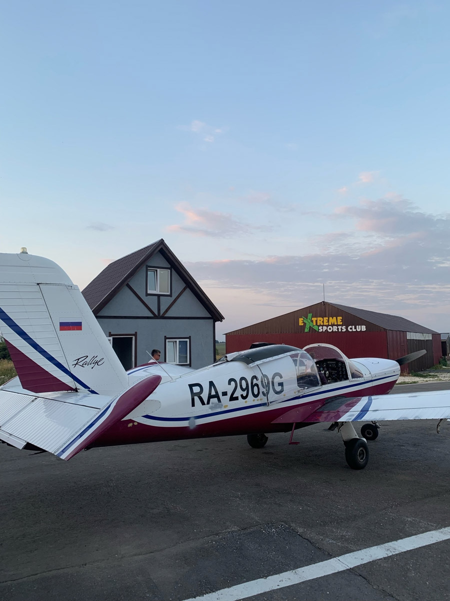 В разгар туристического сезона во Владимире и Суздале сняли сразу два новых тревел-шоу. И если ведущие одного искали в наших краях Италию, то в другом народные звезды экрана тратили деньги по типу программы «Орел и решка». Проекты получились совершенно разными, но по-своему интересными.
