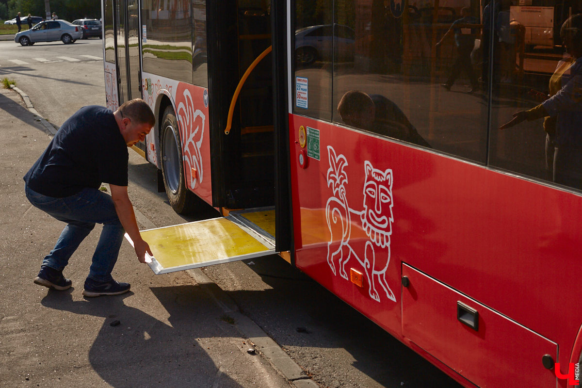 22 августа во Владимире на разные маршруты вышли четыре новых троллейбуса минского автозавода. Ну как не затестить транспорт с конвейера? «Ключ-Медиа» прокатился на одной из «рогатых» машин, чтобы оценить все лично, а заодно пообщался с водителем, кондуктором и пассажирами.