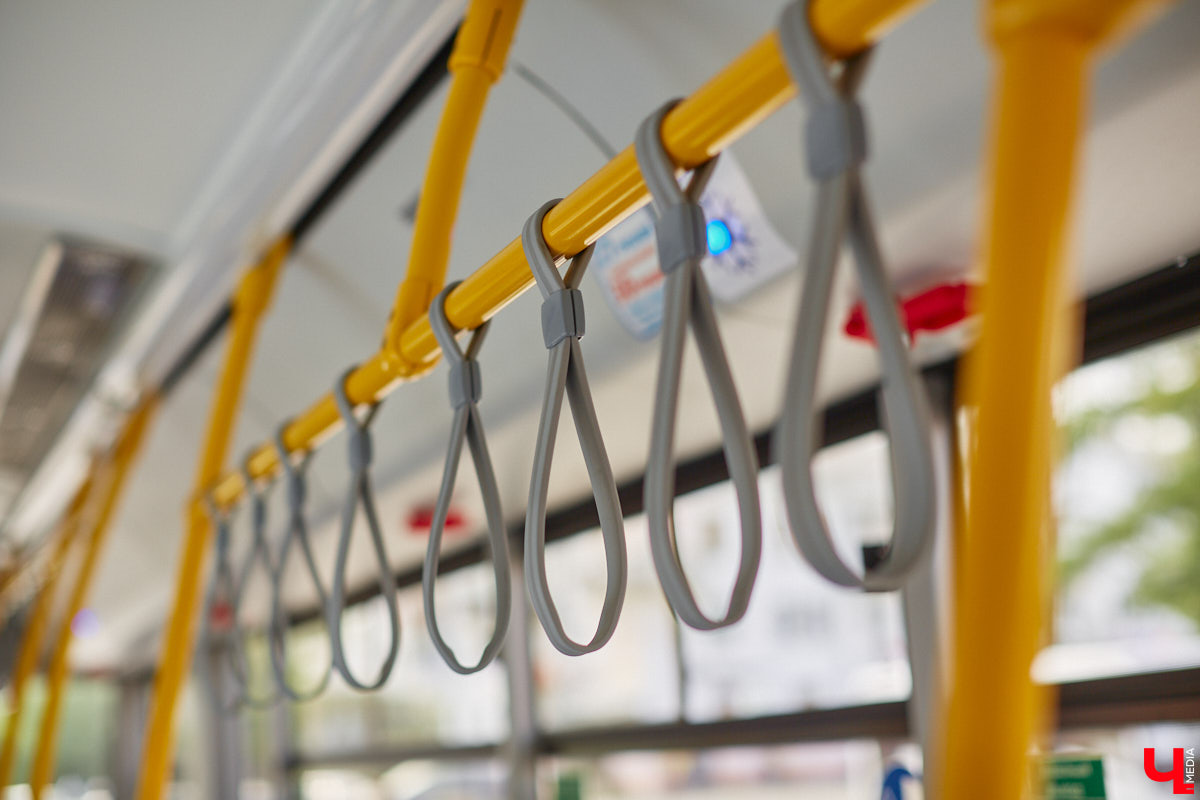 22 августа во Владимире на разные маршруты вышли четыре новых троллейбуса минского автозавода. Ну как не затестить транспорт с конвейера? «Ключ-Медиа» прокатился на одной из «рогатых» машин, чтобы оценить все лично, а заодно пообщался с водителем, кондуктором и пассажирами.