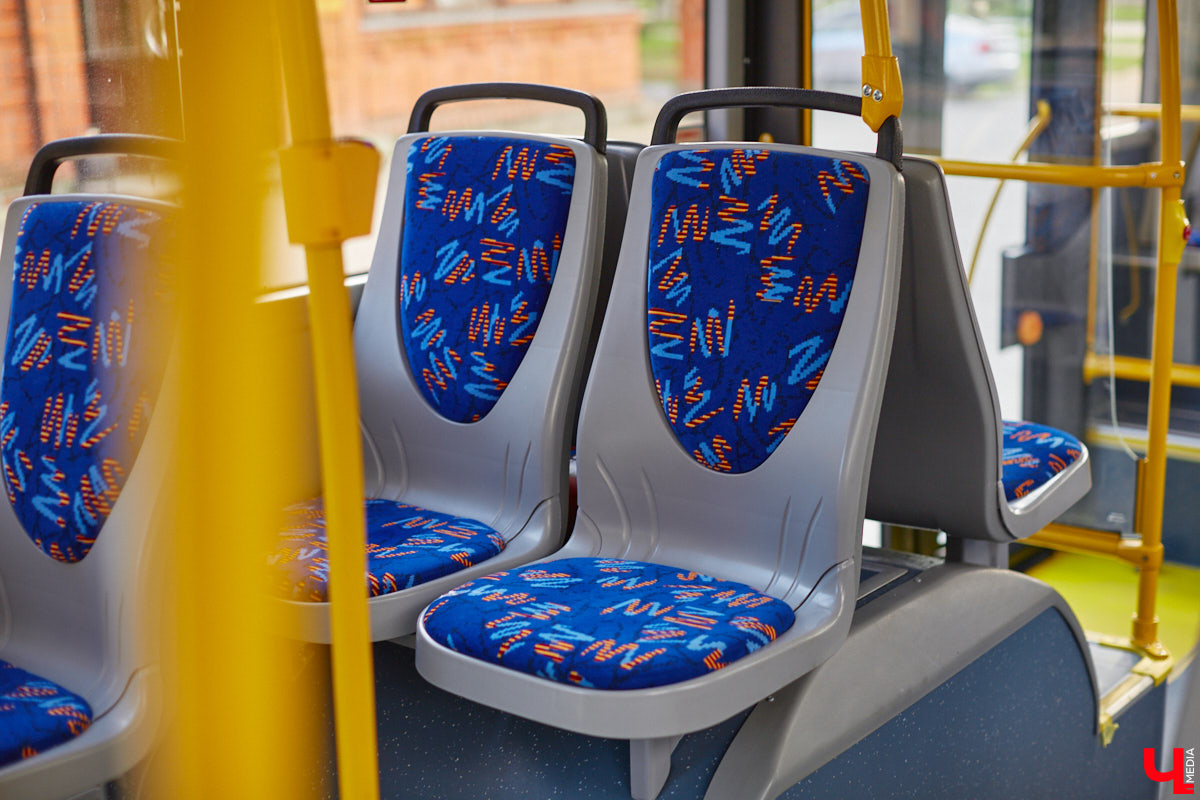 22 августа во Владимире на разные маршруты вышли четыре новых троллейбуса минского автозавода. Ну как не затестить транспорт с конвейера? «Ключ-Медиа» прокатился на одной из «рогатых» машин, чтобы оценить все лично, а заодно пообщался с водителем, кондуктором и пассажирами.