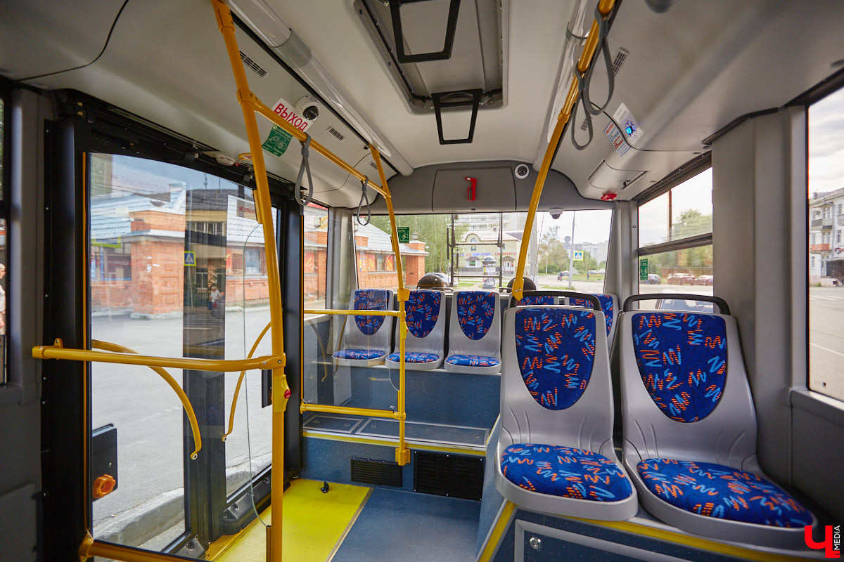 22 августа во Владимире на разные маршруты вышли четыре новых троллейбуса минского автозавода. Ну как не затестить транспорт с конвейера? «Ключ-Медиа» прокатился на одной из «рогатых» машин, чтобы оценить все лично, а заодно пообщался с водителем, кондуктором и пассажирами.