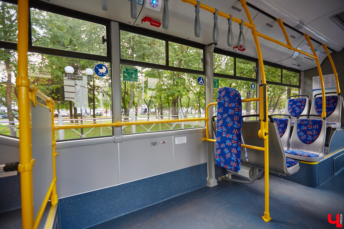 22 августа во Владимире на разные маршруты вышли четыре новых троллейбуса минского автозавода. Ну как не затестить транспорт с конвейера? «Ключ-Медиа» прокатился на одной из «рогатых» машин, чтобы оценить все лично, а заодно пообщался с водителем, кондуктором и пассажирами.