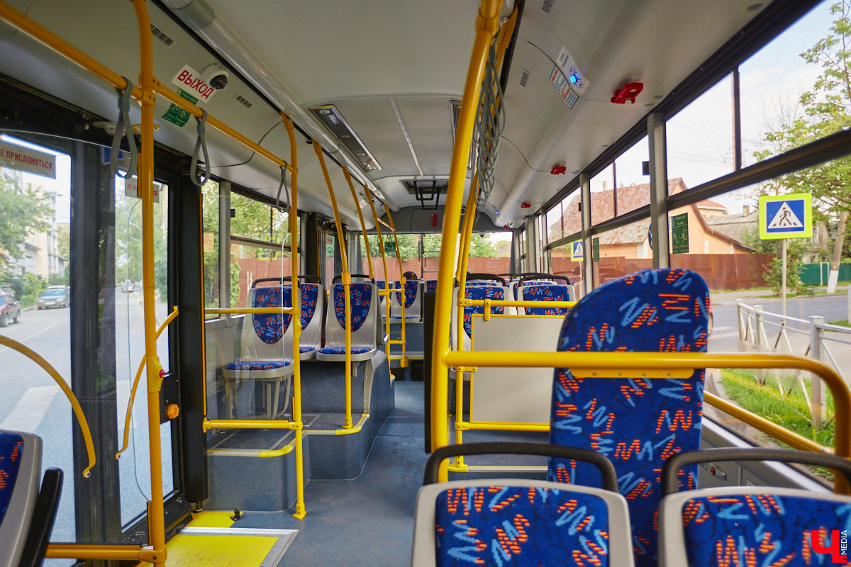 22 августа во Владимире на разные маршруты вышли четыре новых троллейбуса минского автозавода. Ну как не затестить транспорт с конвейера? «Ключ-Медиа» прокатился на одной из «рогатых» машин, чтобы оценить все лично, а заодно пообщался с водителем, кондуктором и пассажирами.
