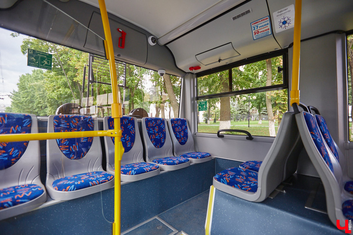 22 августа во Владимире на разные маршруты вышли четыре новых троллейбуса минского автозавода. Ну как не затестить транспорт с конвейера? «Ключ-Медиа» прокатился на одной из «рогатых» машин, чтобы оценить все лично, а заодно пообщался с водителем, кондуктором и пассажирами.