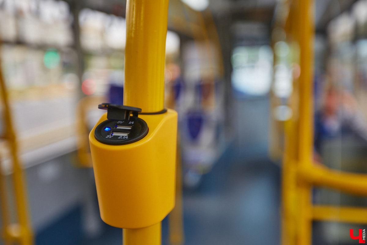 22 августа во Владимире на разные маршруты вышли четыре новых троллейбуса минского автозавода. Ну как не затестить транспорт с конвейера? «Ключ-Медиа» прокатился на одной из «рогатых» машин, чтобы оценить все лично, а заодно пообщался с водителем, кондуктором и пассажирами.