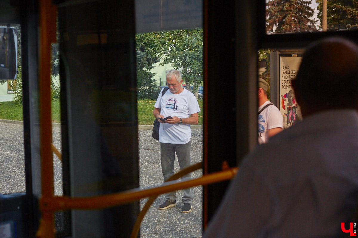 22 августа во Владимире на разные маршруты вышли четыре новых троллейбуса минского автозавода. Ну как не затестить транспорт с конвейера? «Ключ-Медиа» прокатился на одной из «рогатых» машин, чтобы оценить все лично, а заодно пообщался с водителем, кондуктором и пассажирами.