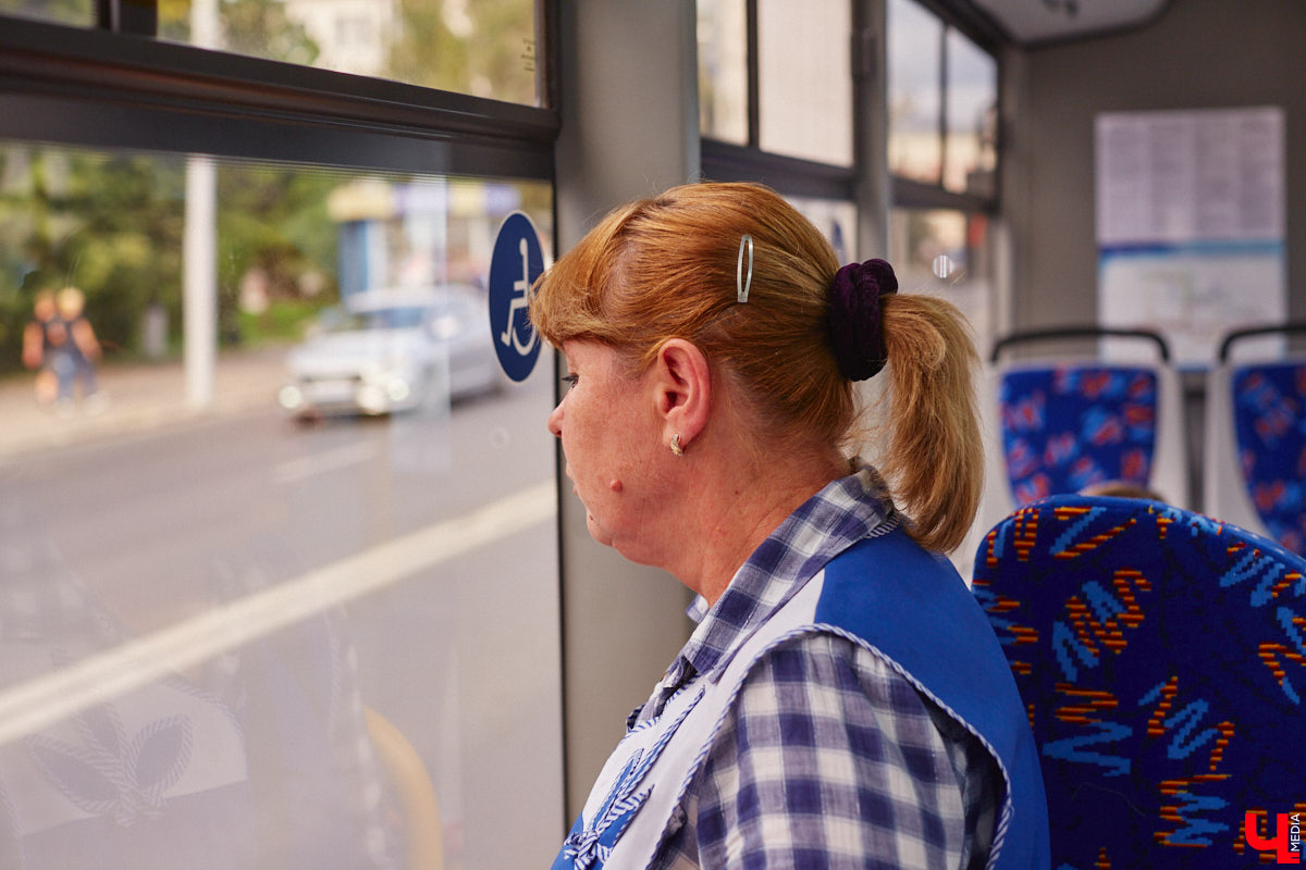 22 августа во Владимире на разные маршруты вышли четыре новых троллейбуса минского автозавода. Ну как не затестить транспорт с конвейера? «Ключ-Медиа» прокатился на одной из «рогатых» машин, чтобы оценить все лично, а заодно пообщался с водителем, кондуктором и пассажирами.