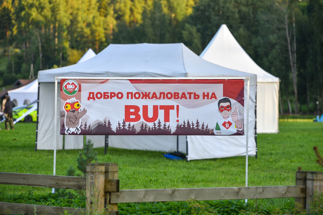 Как порой тяжело выйти на пробежку. Мамочка из Владимира Ольга Бекрицкая знакома с этим чувством. Но на своем примере доказала: все преодолимо. Летом она добавила в свою копилку еще два мировых рекорда, преодолев дистанцию более 26 км босиком с коляской и по пересеченной местности. Как вам такая мотивация?