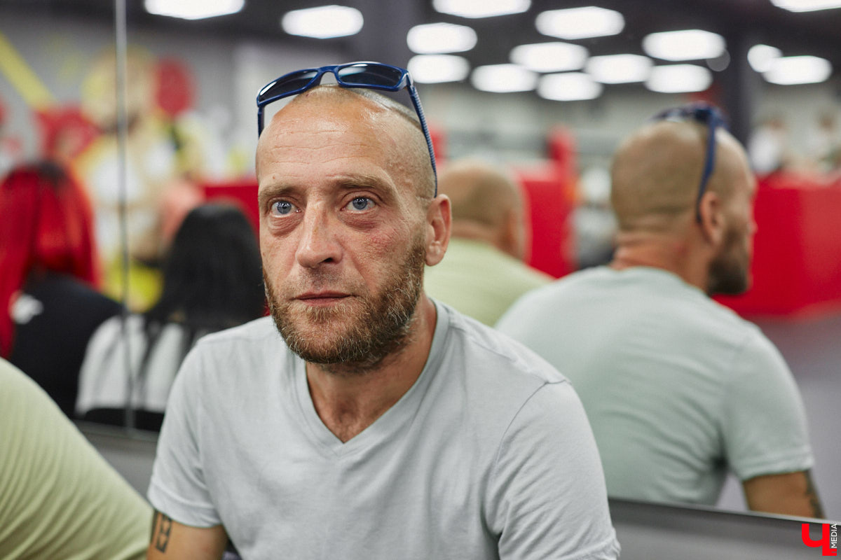 Во Владимире появилось еще одно место, где ребенок может направить свою энергию в нужное русло. 19 августа в Ленинском районе состоялось громкое открытие нового клуба единоборств, на которое заглянул «Ключ-Медиа». Площадка а-ля октагон порадовала стильным и продуманным дизайном для занятий сразу по девяти спортивным направлениям.