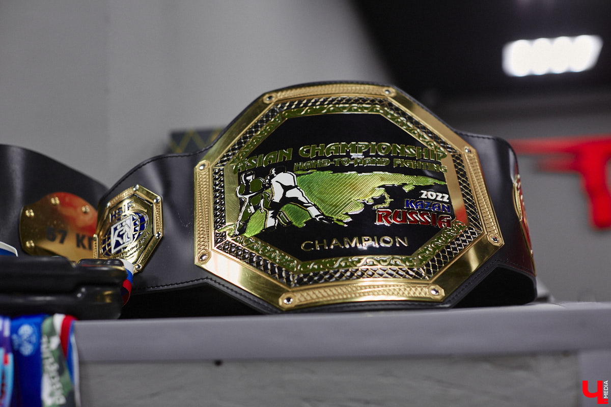 Во Владимире появилось еще одно место, где ребенок может направить свою энергию в нужное русло. 19 августа в Ленинском районе состоялось громкое открытие нового клуба единоборств, на которое заглянул «Ключ-Медиа». Площадка а-ля октагон порадовала стильным и продуманным дизайном для занятий сразу по девяти спортивным направлениям.