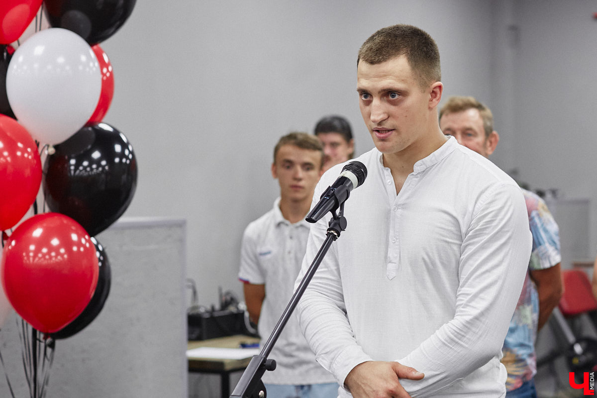 Во Владимире появилось еще одно место, где ребенок может направить свою энергию в нужное русло. 19 августа в Ленинском районе состоялось громкое открытие нового клуба единоборств, на которое заглянул «Ключ-Медиа». Площадка а-ля октагон порадовала стильным и продуманным дизайном для занятий сразу по девяти спортивным направлениям.