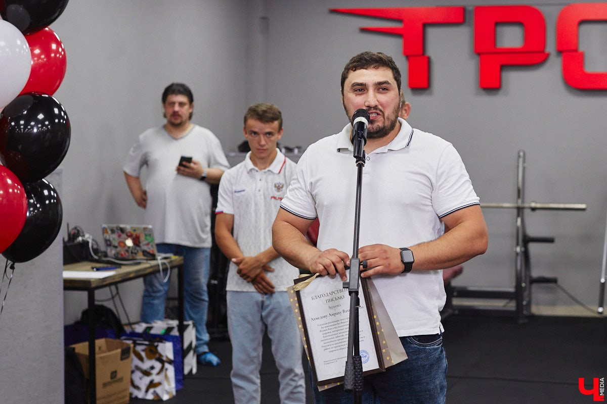 Во Владимире появилось еще одно место, где ребенок может направить свою энергию в нужное русло. 19 августа в Ленинском районе состоялось громкое открытие нового клуба единоборств, на которое заглянул «Ключ-Медиа». Площадка а-ля октагон порадовала стильным и продуманным дизайном для занятий сразу по девяти спортивным направлениям.