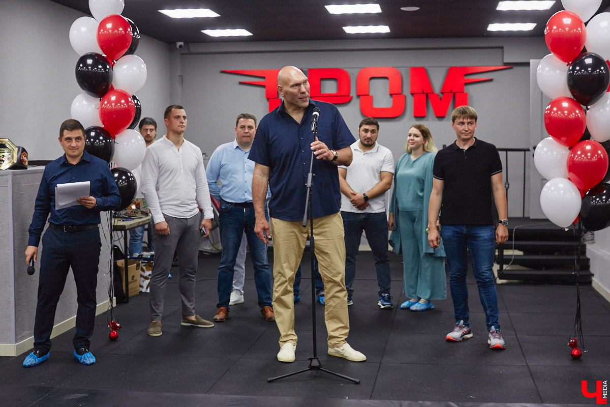 Во Владимире появилось еще одно место, где ребенок может направить свою энергию в нужное русло. 19 августа в Ленинском районе состоялось громкое открытие нового клуба единоборств, на которое заглянул «Ключ-Медиа». Площадка а-ля октагон порадовала стильным и продуманным дизайном для занятий сразу по девяти спортивным направлениям.