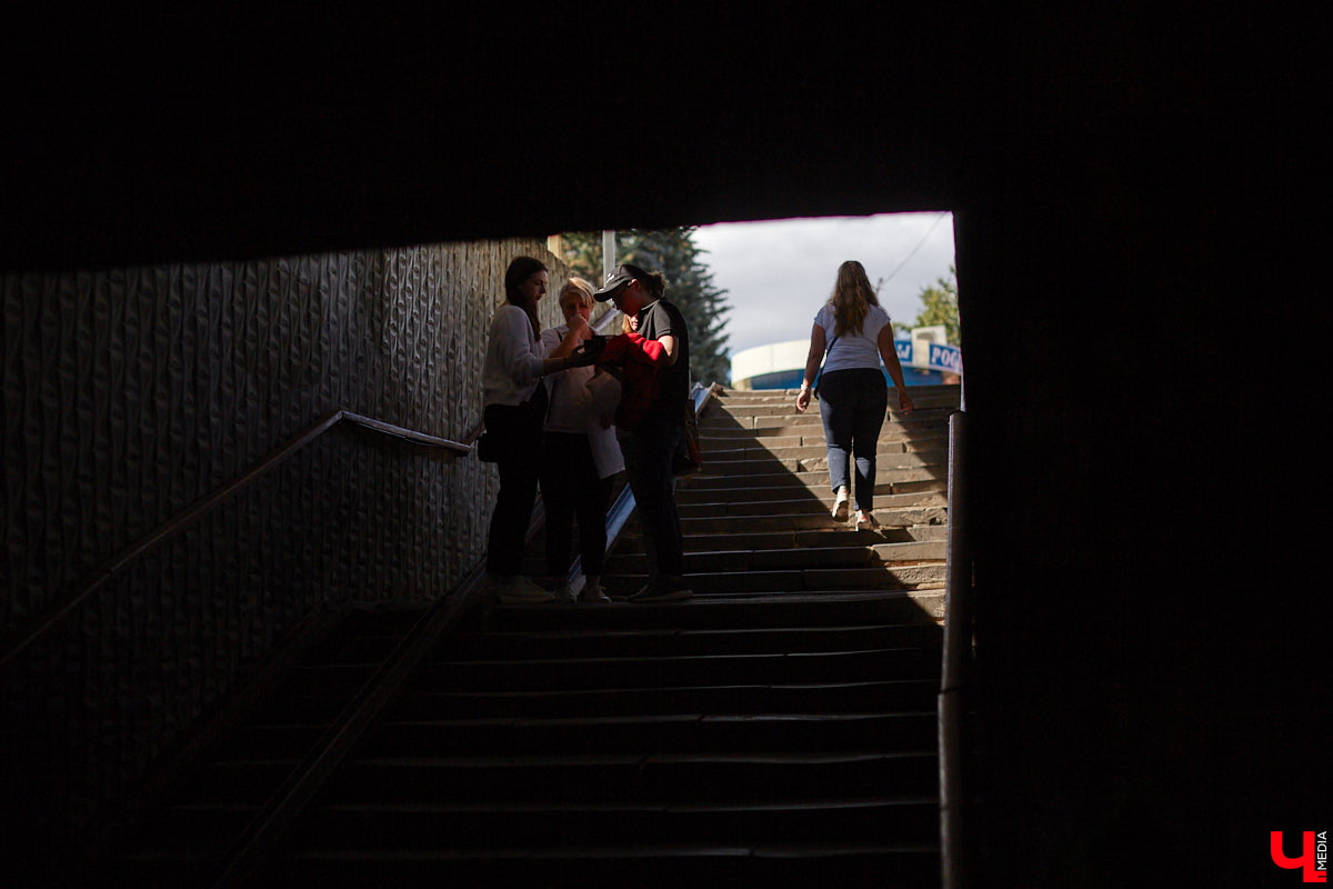 Вы часто пользуетесь подземными пешеходными переходами? В областном центре таких всего три, но назвать их образцово-показательными, к сожалению, нельзя. «Ключ-Медиа» спустился в тоннели под проезжей частью, чтобы показать, почему.