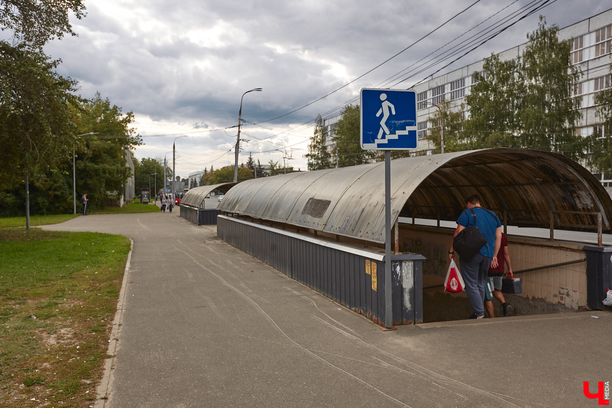 Вы часто пользуетесь подземными пешеходными переходами? В областном центре таких всего три, но назвать их образцово-показательными, к сожалению, нельзя. «Ключ-Медиа» спустился в тоннели под проезжей частью, чтобы показать, почему.