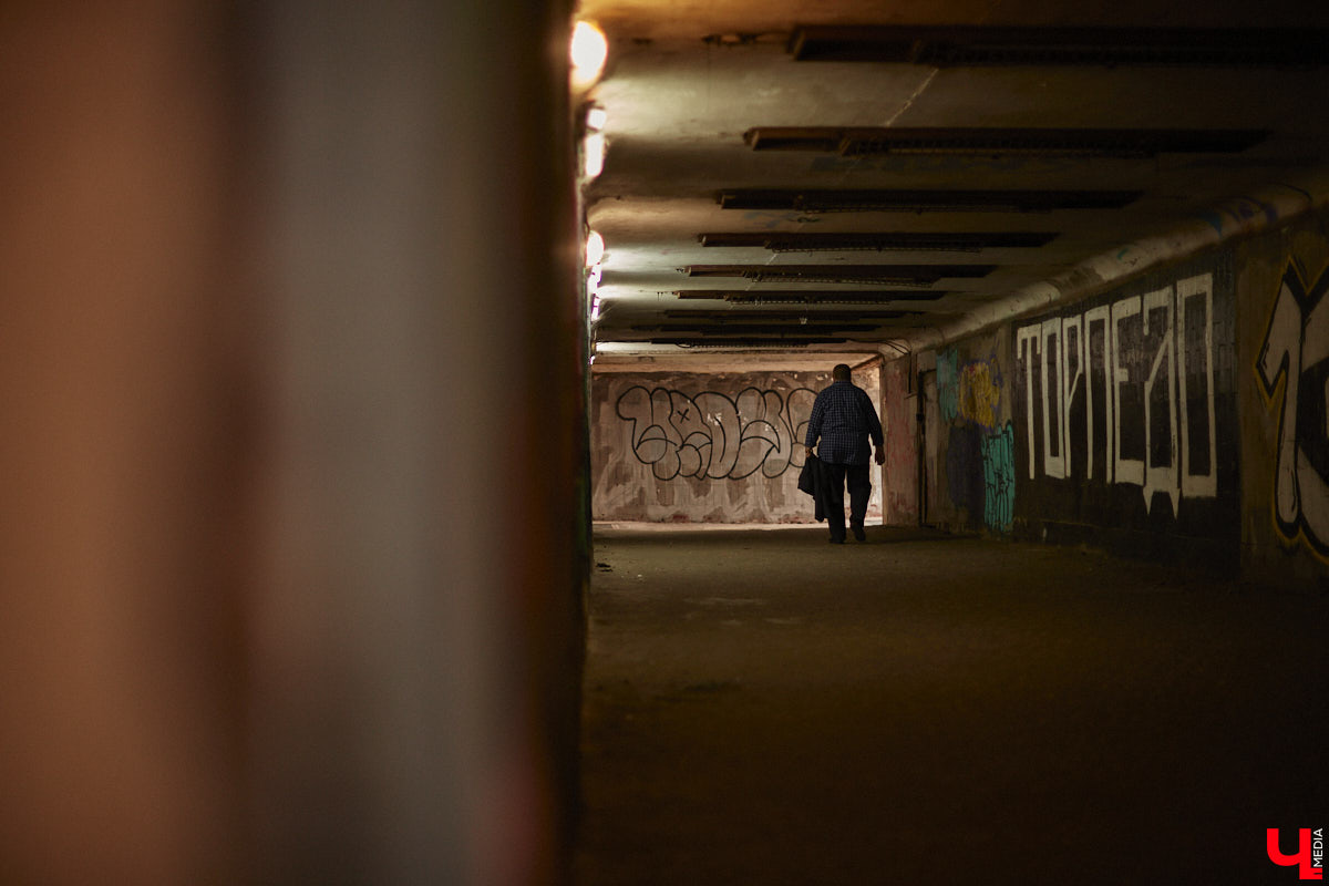 Вы часто пользуетесь подземными пешеходными переходами? В областном центре таких всего три, но назвать их образцово-показательными, к сожалению, нельзя. «Ключ-Медиа» спустился в тоннели под проезжей частью, чтобы показать, почему.