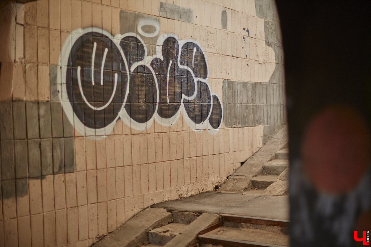 Вы часто пользуетесь подземными пешеходными переходами? В областном центре таких всего три, но назвать их образцово-показательными, к сожалению, нельзя. «Ключ-Медиа» спустился в тоннели под проезжей частью, чтобы показать, почему.