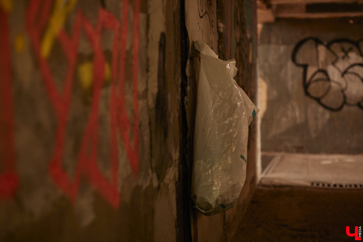 Вы часто пользуетесь подземными пешеходными переходами? В областном центре таких всего три, но назвать их образцово-показательными, к сожалению, нельзя. «Ключ-Медиа» спустился в тоннели под проезжей частью, чтобы показать, почему.