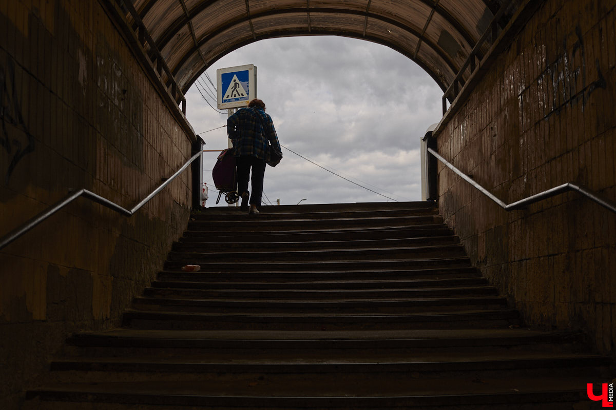 Вы часто пользуетесь подземными пешеходными переходами? В областном центре таких всего три, но назвать их образцово-показательными, к сожалению, нельзя. «Ключ-Медиа» спустился в тоннели под проезжей частью, чтобы показать, почему.