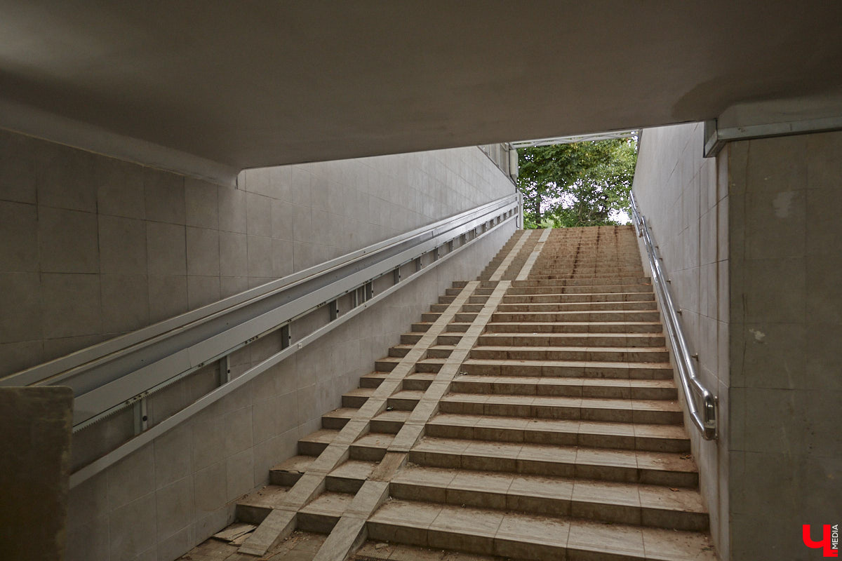 Вы часто пользуетесь подземными пешеходными переходами? В областном центре таких всего три, но назвать их образцово-показательными, к сожалению, нельзя. «Ключ-Медиа» спустился в тоннели под проезжей частью, чтобы показать, почему.