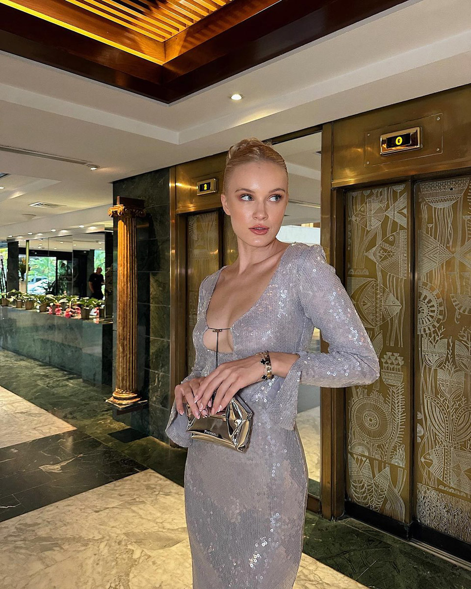 У Полины Пушкаревой из Коврова не было ничего, кроме амбиций, когда она переехала за границу. Сейчас девушка — известный блогер с миллионной аудиторией, домом в Нью-Йорке и люксовым гардеробом. А ведь когда-то она работала простой официанткой, но теперь в свои 26 лет имеет для счастья буквально все.