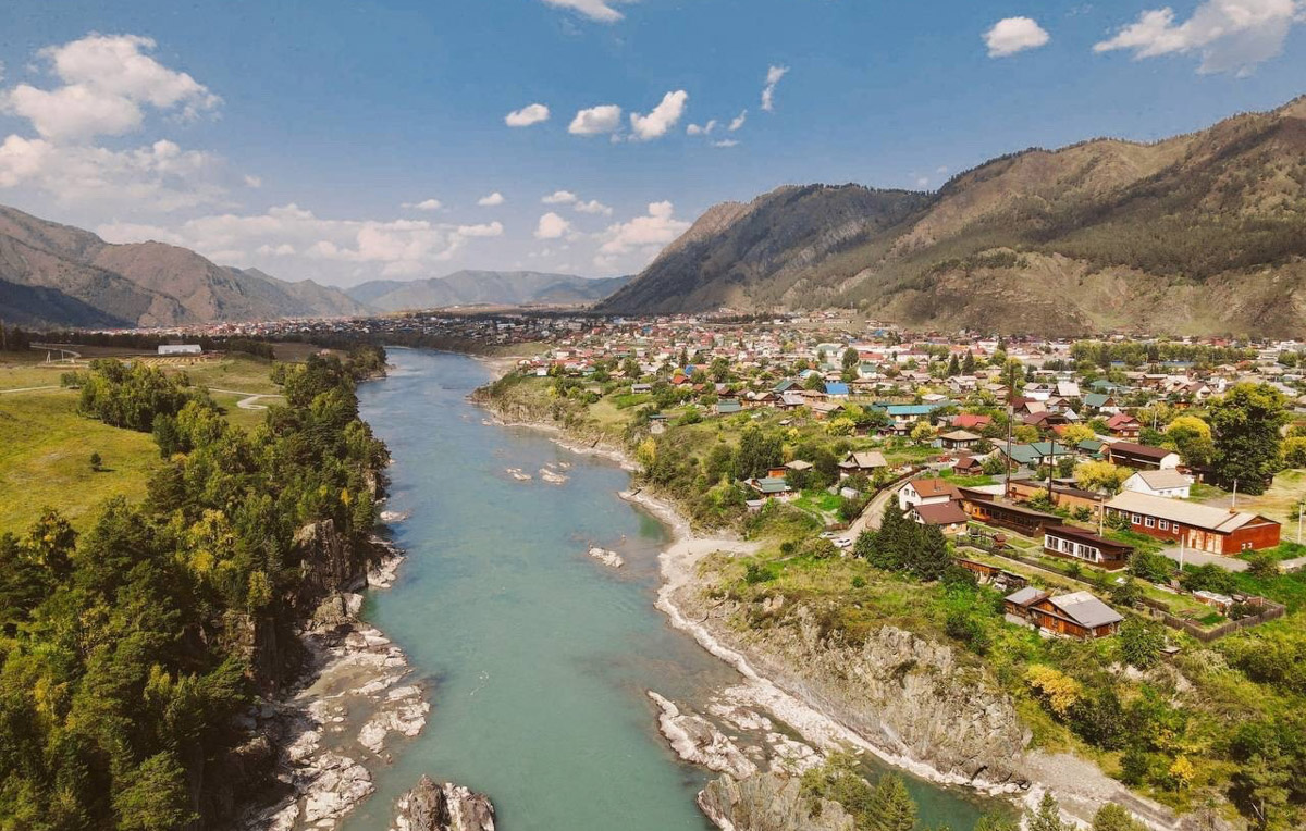 России есть чем удивить! И Мария Беспалова из Владимира убедилась в этом лично. Вместе с командой она совершила тур по Сибири и Дальнему Востоку, оценив самые необычные туристические проекты. Что предлагают приезжим креативные предприниматели нашей страны? Читайте в материале «Ключ-Медиа».