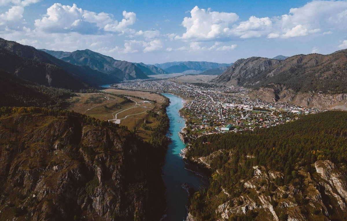 России есть чем удивить! И Мария Беспалова из Владимира убедилась в этом лично. Вместе с командой она совершила тур по Сибири и Дальнему Востоку, оценив самые необычные туристические проекты. Что предлагают приезжим креативные предприниматели нашей страны? Читайте в материале «Ключ-Медиа».