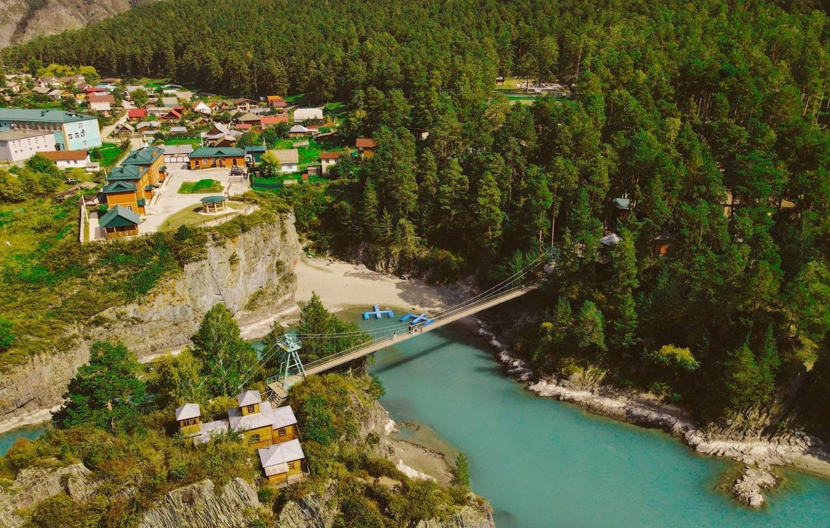 России есть чем удивить! И Мария Беспалова из Владимира убедилась в этом лично. Вместе с командой она совершила тур по Сибири и Дальнему Востоку, оценив самые необычные туристические проекты. Что предлагают приезжим креативные предприниматели нашей страны? Читайте в материале «Ключ-Медиа».