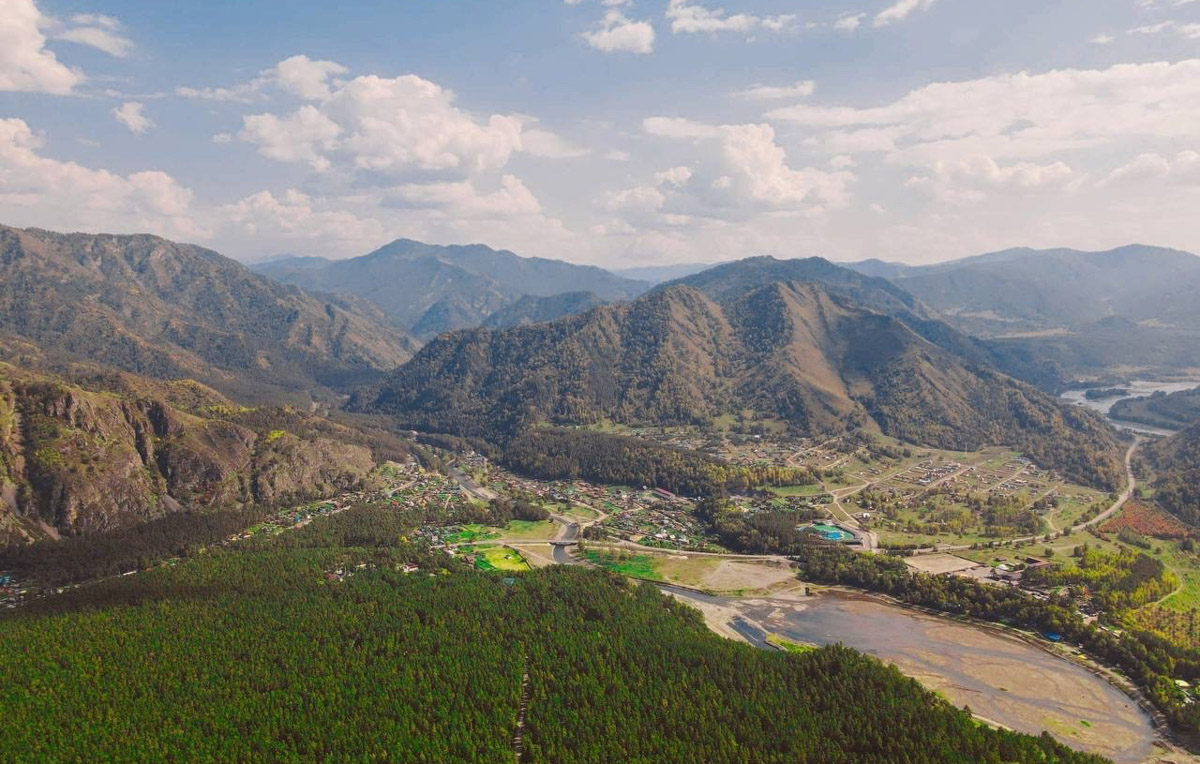 России есть чем удивить! И Мария Беспалова из Владимира убедилась в этом лично. Вместе с командой она совершила тур по Сибири и Дальнему Востоку, оценив самые необычные туристические проекты. Что предлагают приезжим креативные предприниматели нашей страны? Читайте в материале «Ключ-Медиа».